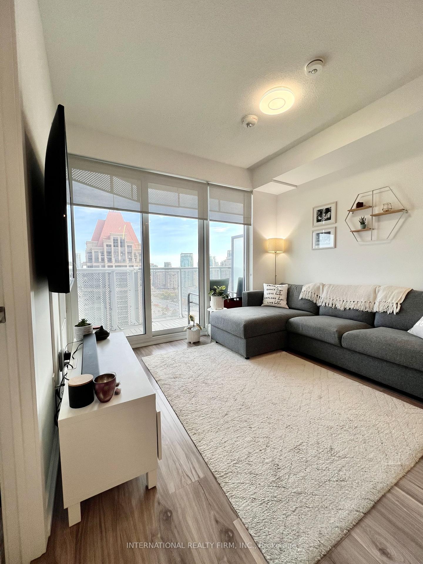 2 Bedrooms Condo at 4065 Confederation, Mississauga For sale
