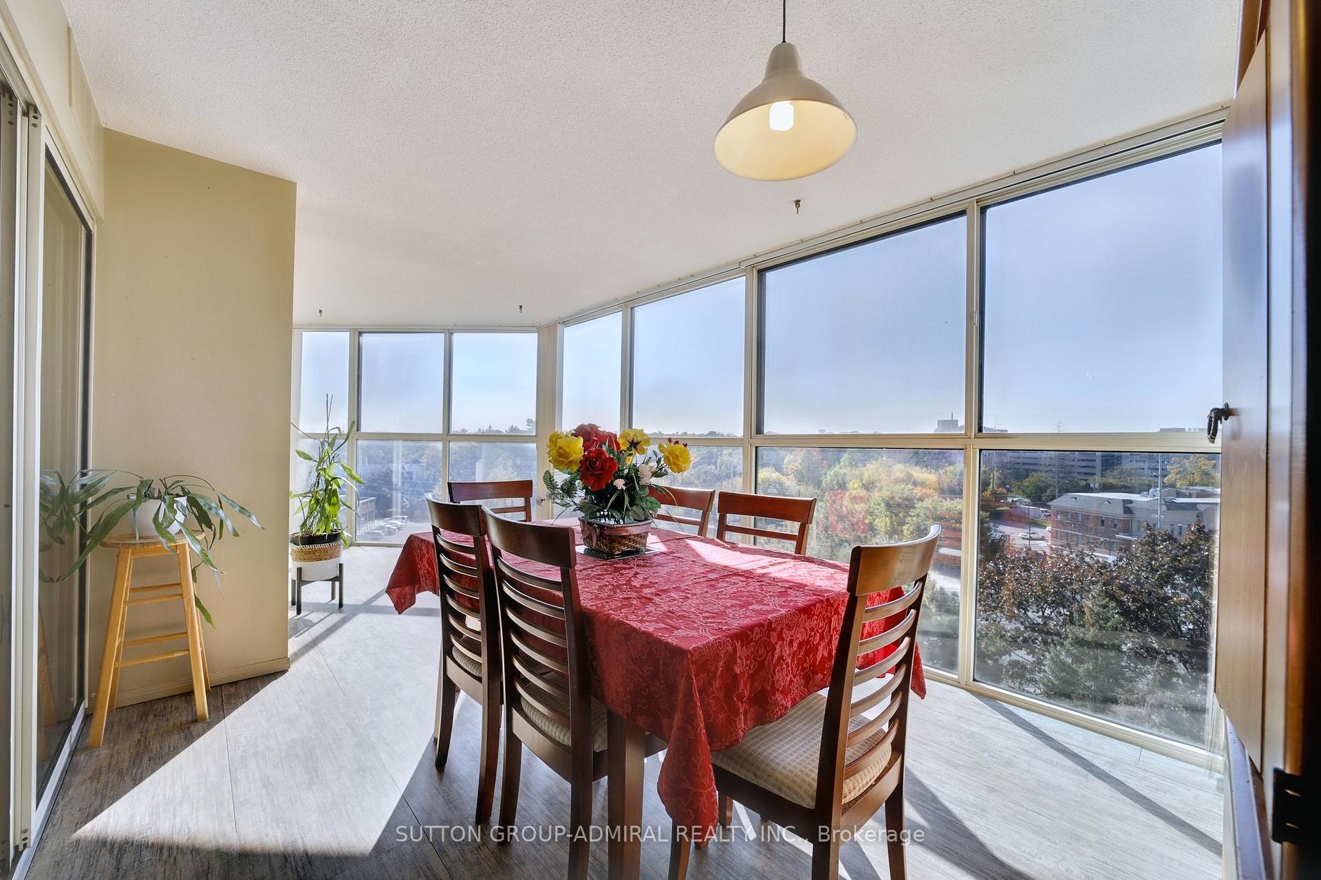 2 Bedrooms Condo at 2091 Hurontario, Mississauga For sale