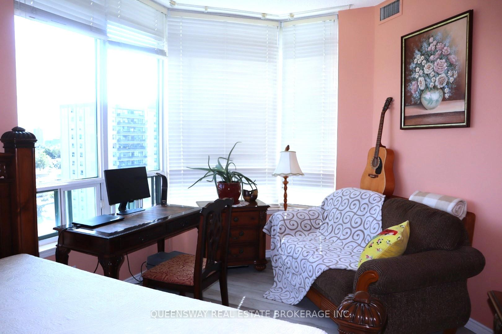 2 Bedrooms Condo at 1 Emerald, Vaughan For sale