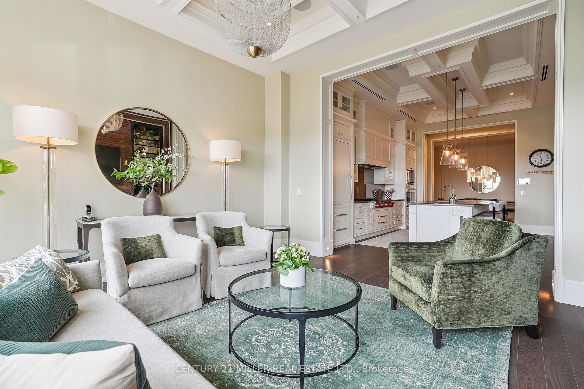 2 Bedrooms Condo at 300 Randall, Oakville For sale