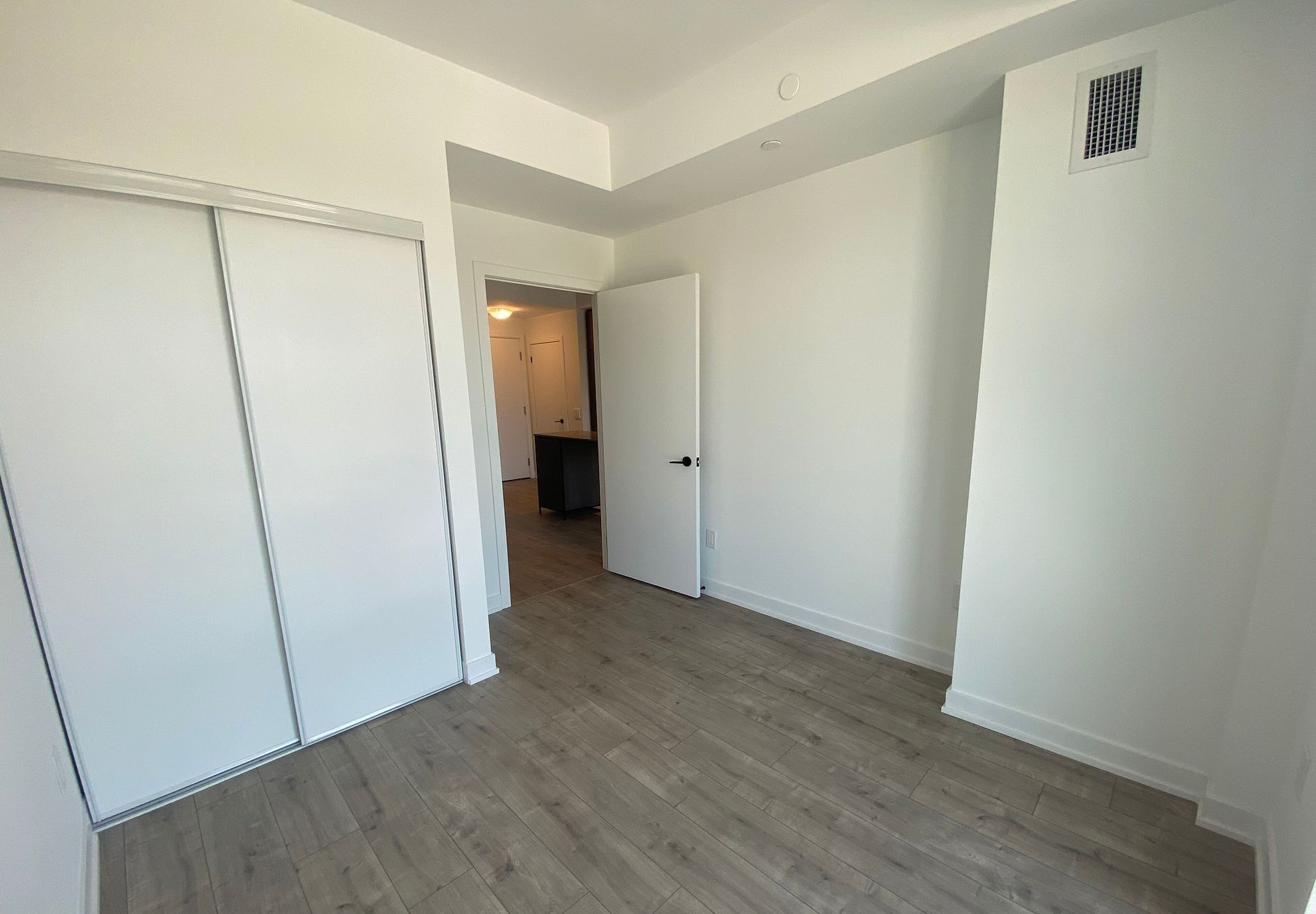 215 Lakeshore Road W 338