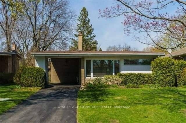 12 Lacewood Crescent