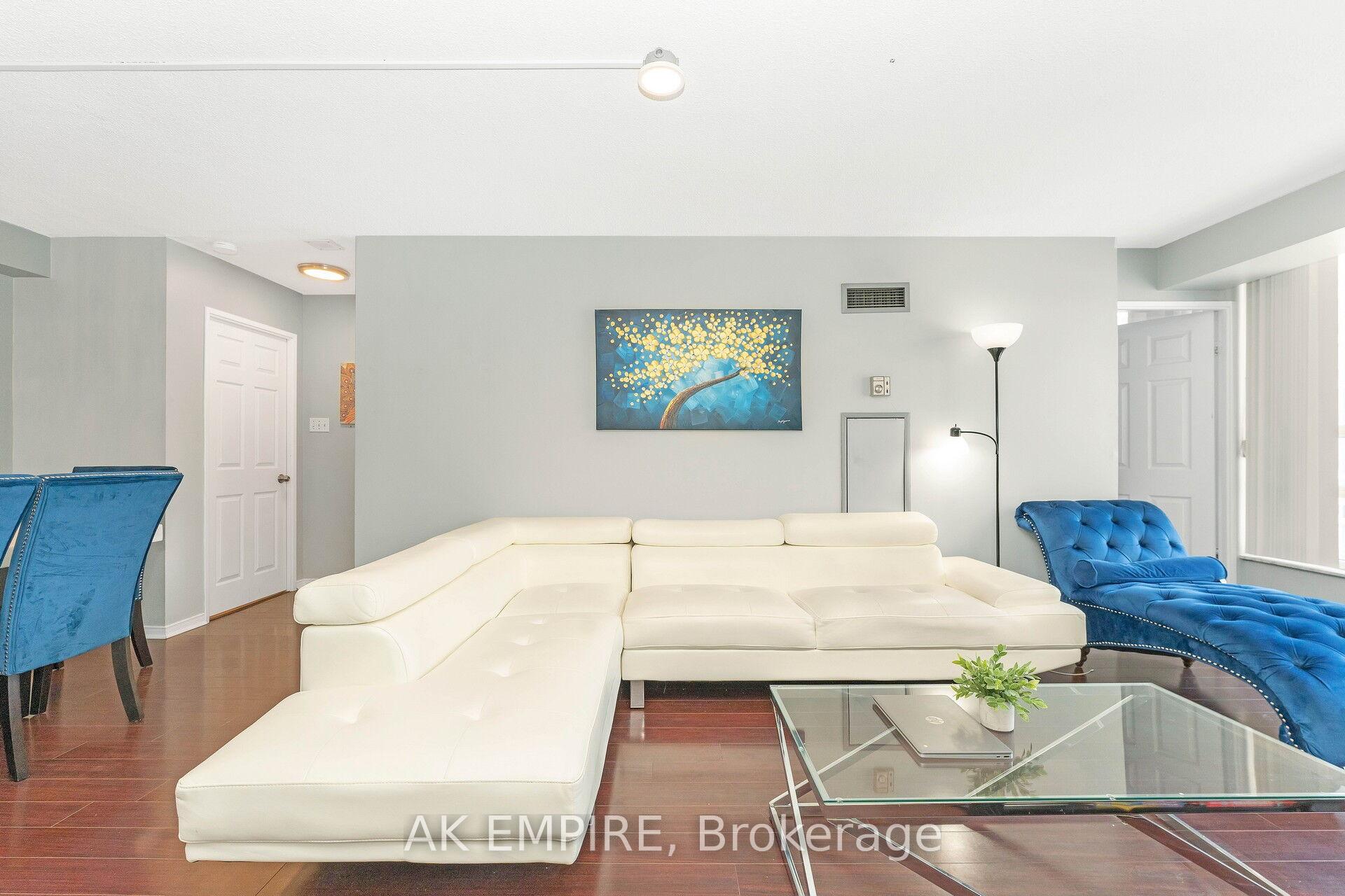 3 Bedrooms Condo at 250 Webb, Mississauga For sale