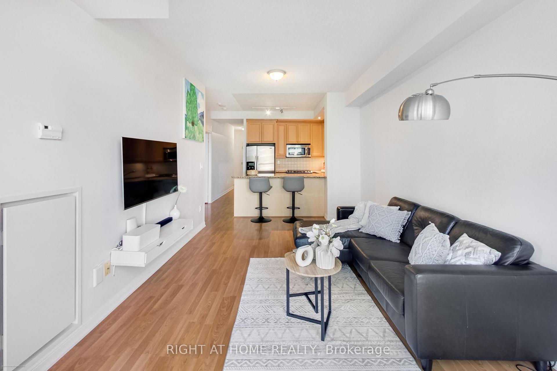 2 Bedrooms Condo at 628 Fleet, Toronto For sale