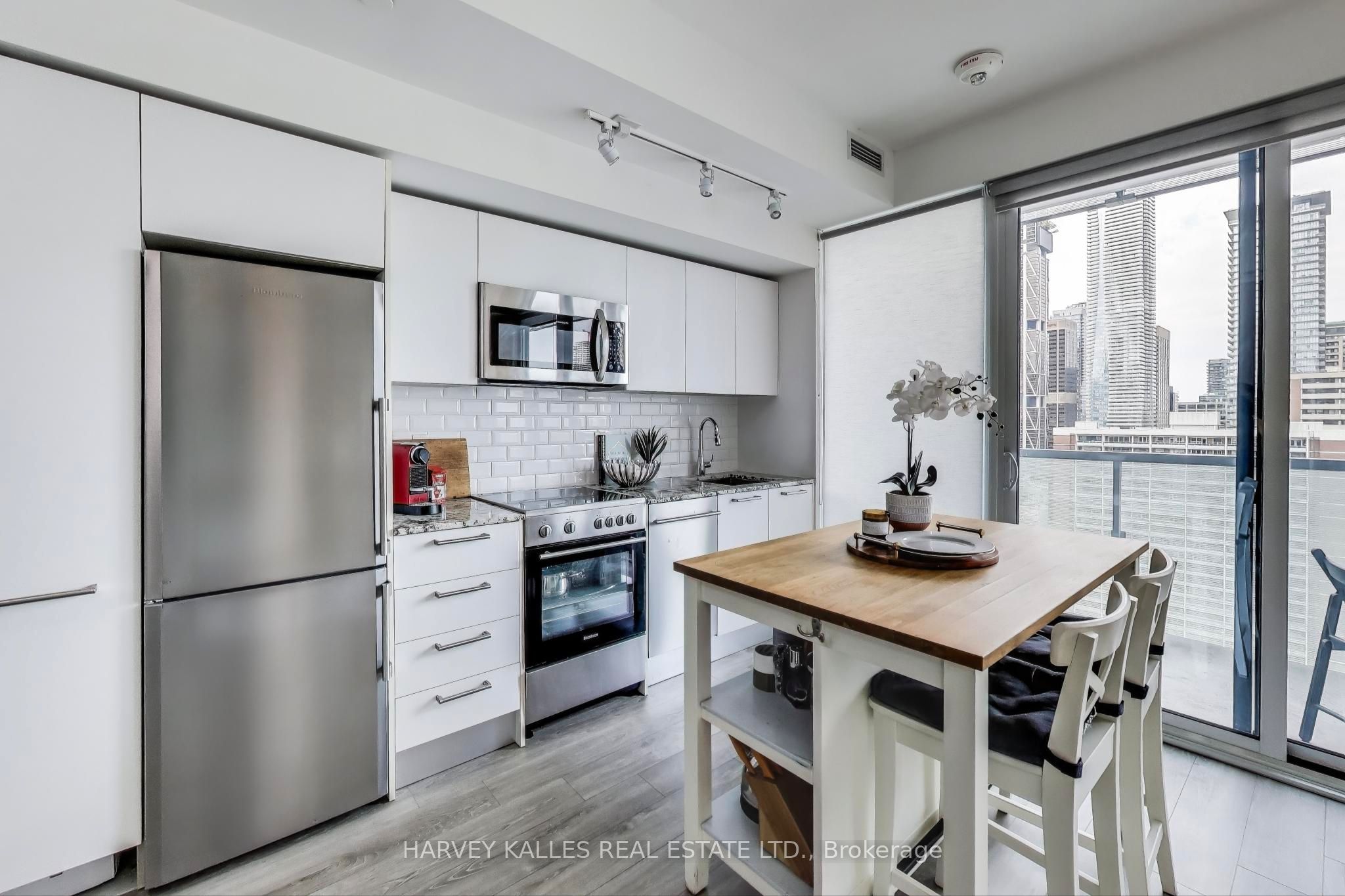 28 Wellesley Street E, #2408