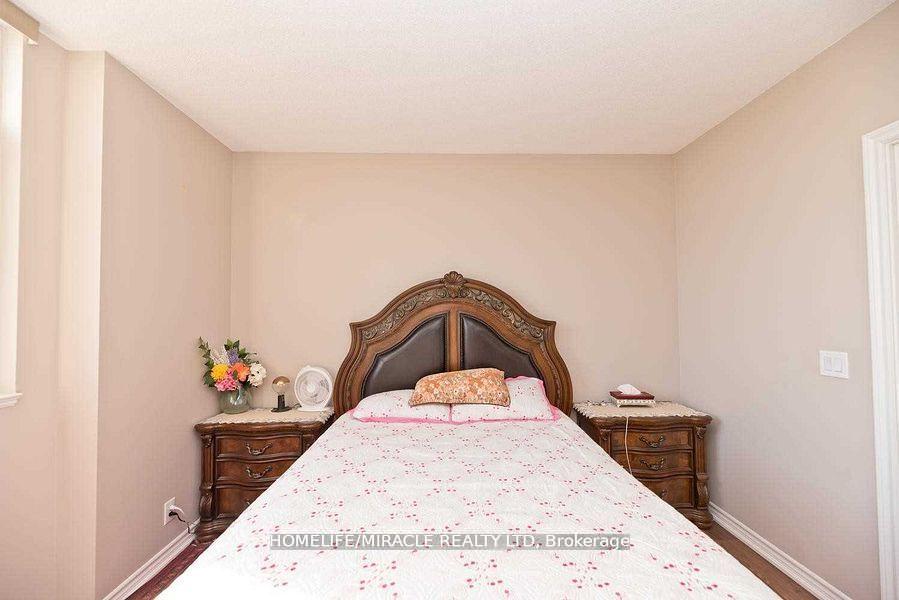 2 Bedrooms Condo at 9235 Jane, Vaughan For sale