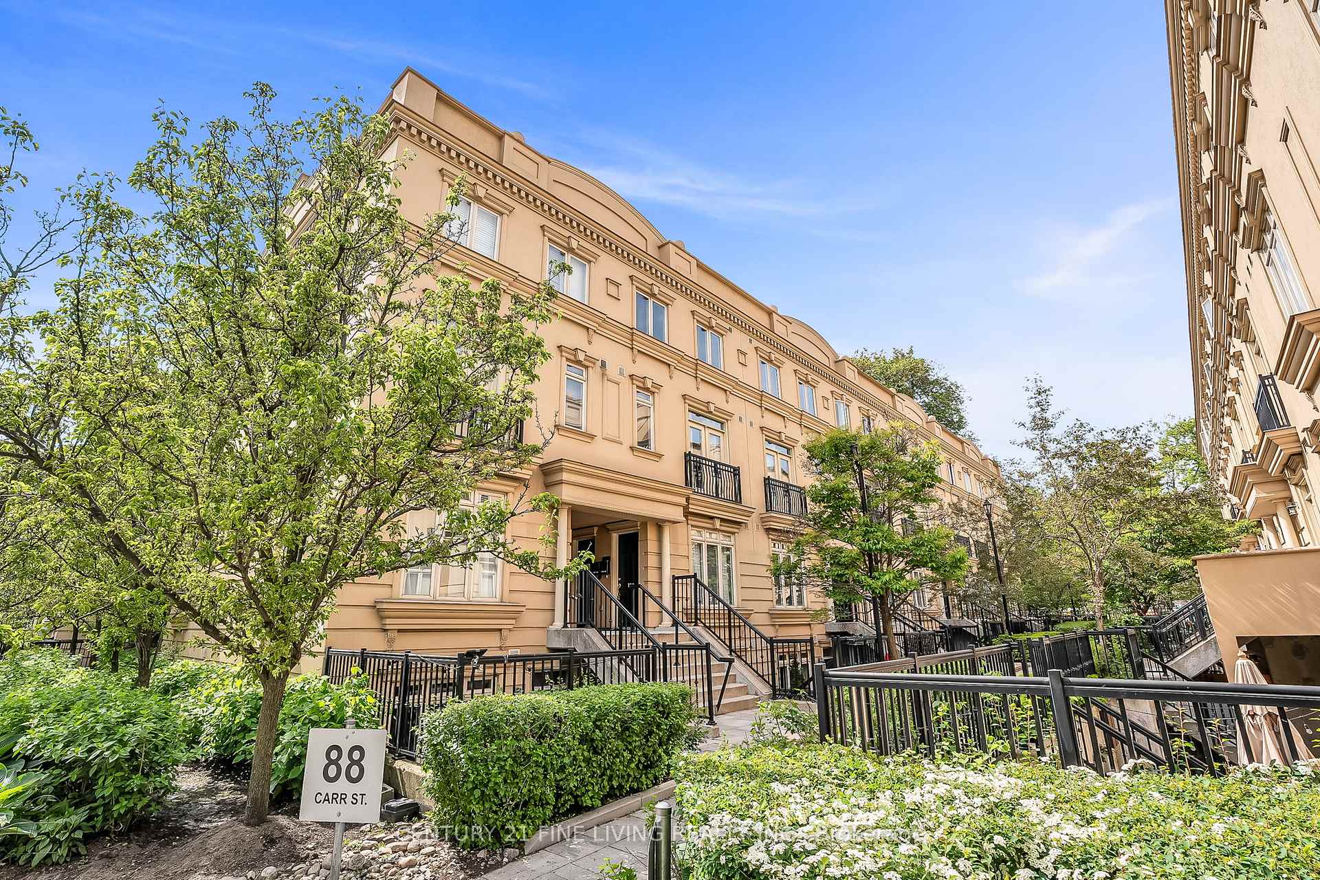2 Bedrooms Condo at 88 Carr, Toronto For sale