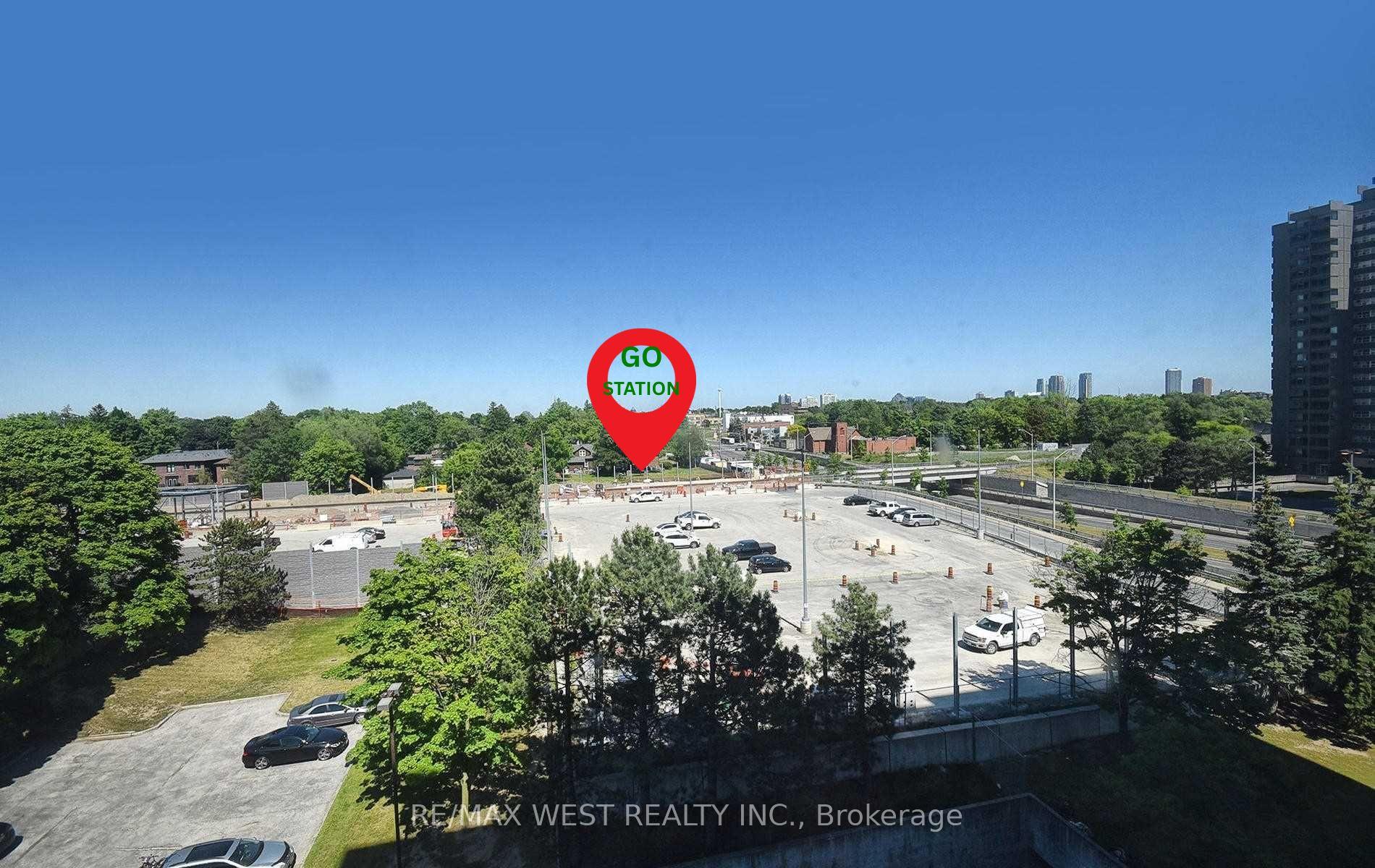 4 Bedrooms Condo at 1 Reidmount, Toronto For sale