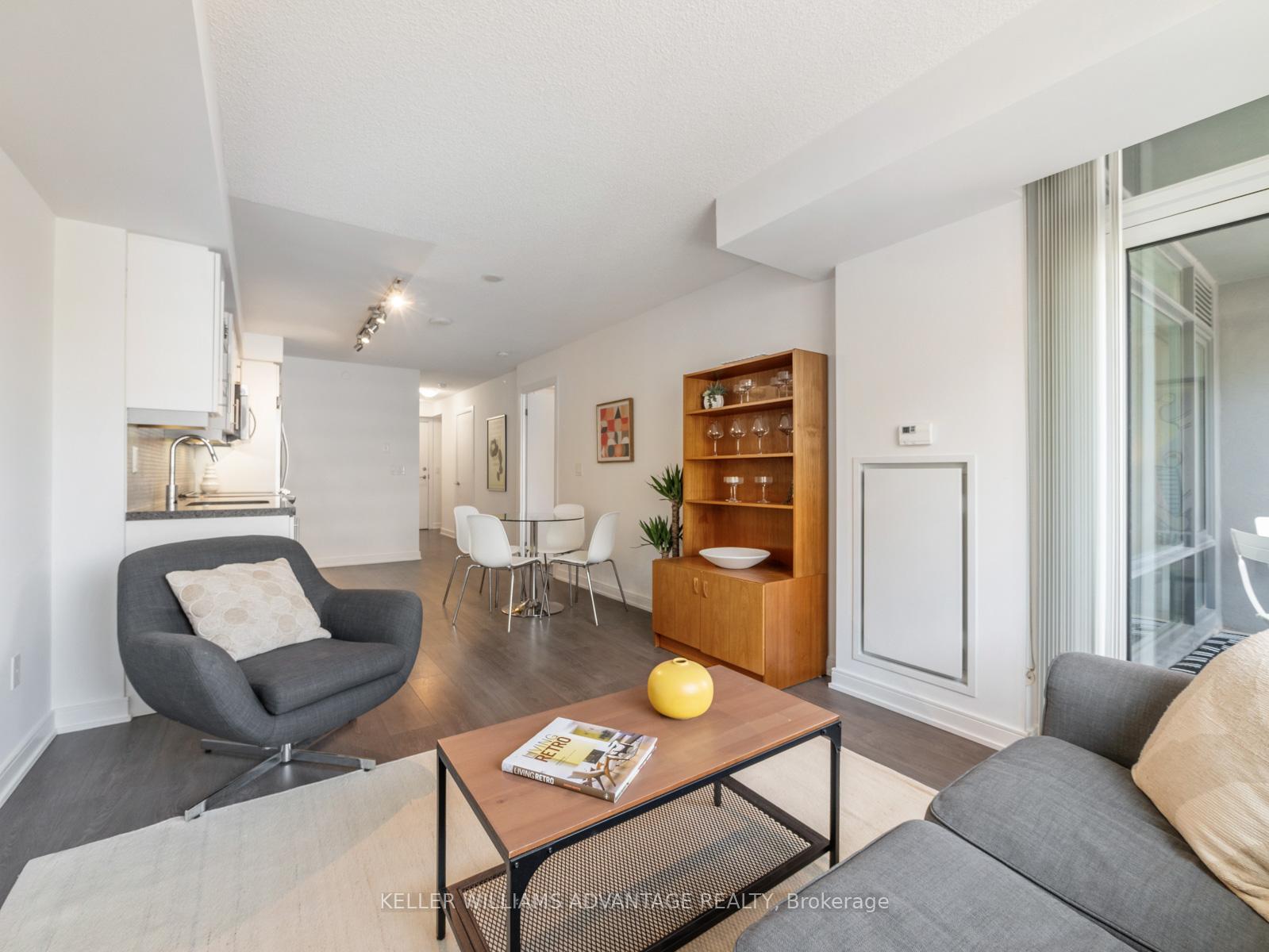 2 Bedrooms Condo at 525 Adelaide, Toronto For sale