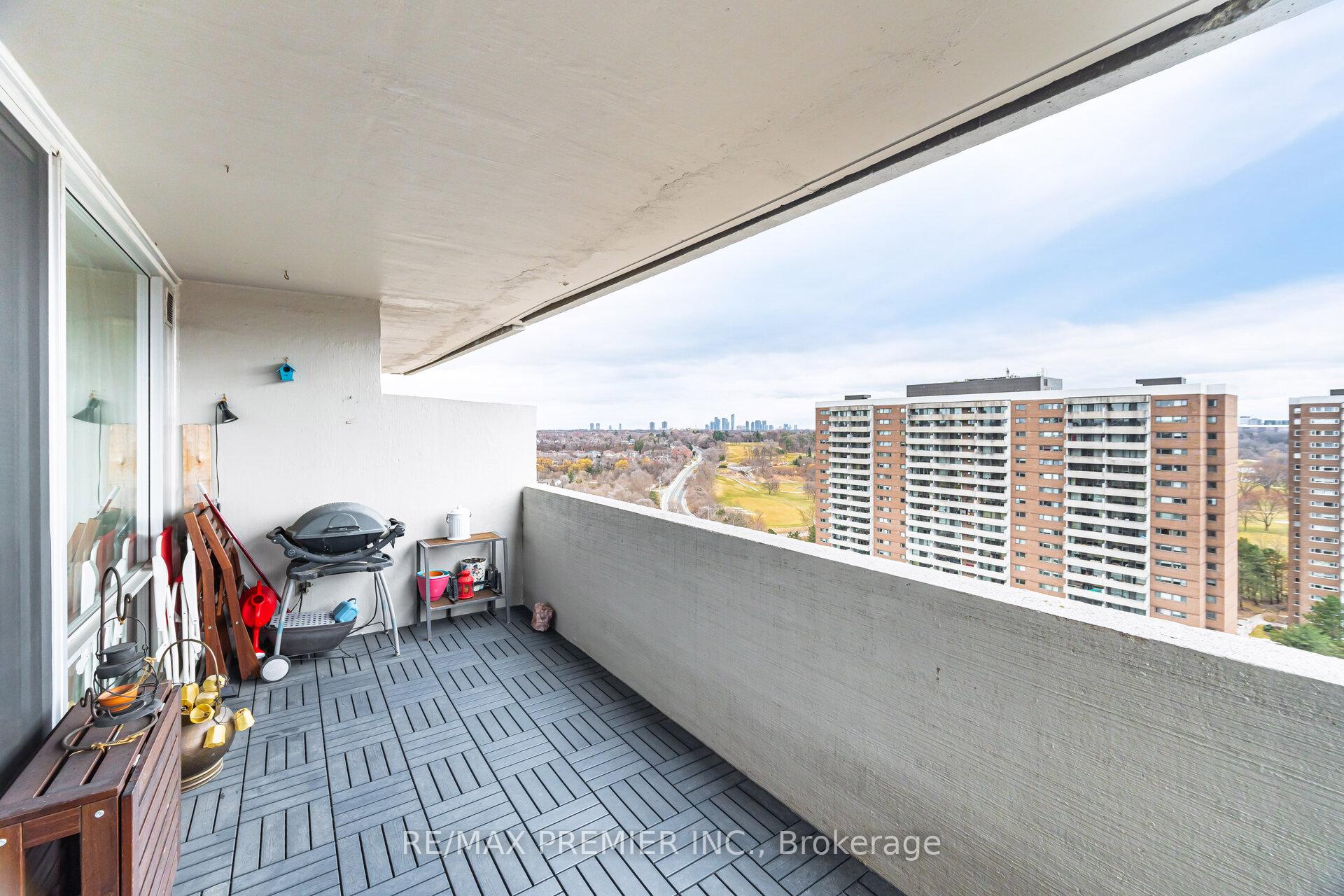 2 Bedrooms Condo at 270 Scarlett, Toronto For sale