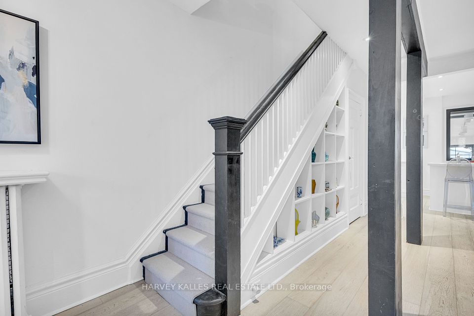 812 Duplex Avenue