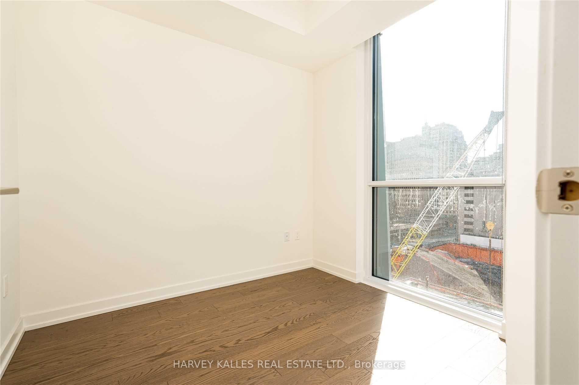 1 Yorkville Avenue 705