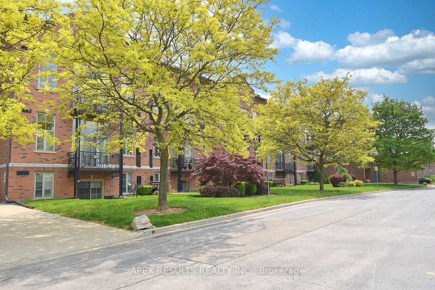 3 Bedrooms Condo at 262 Dundas, Hamilton For sale