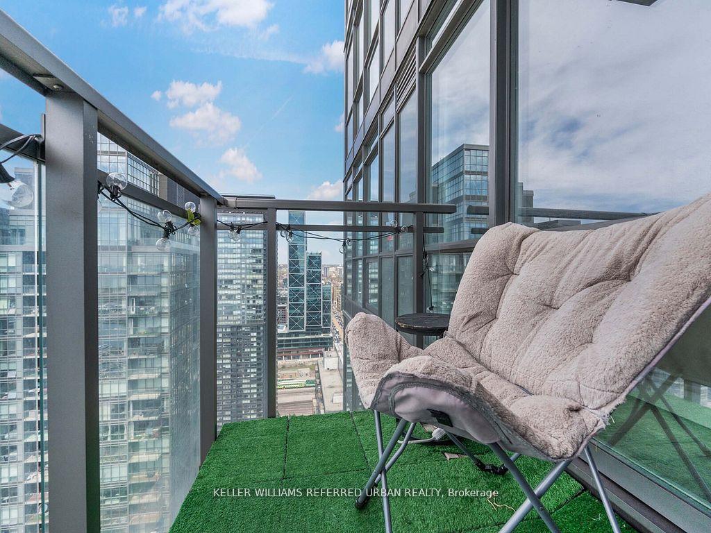 2 Bedrooms Condo at 11 Brunel, Toronto For sale