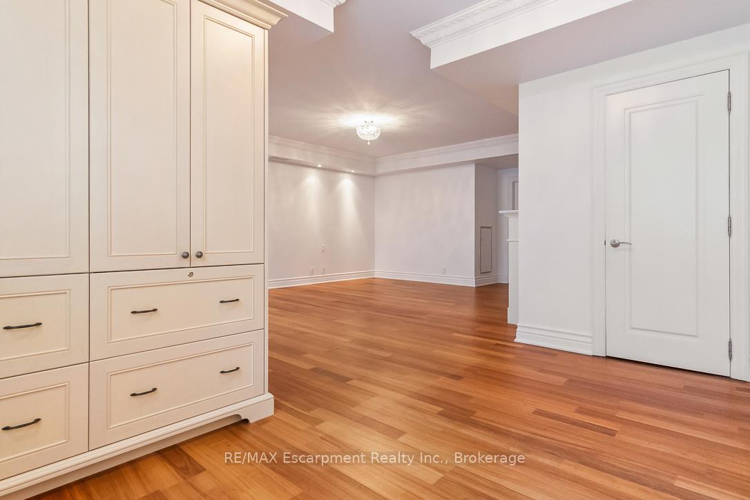 3 Bedrooms Condo at 68 Yorkville, Toronto For sale