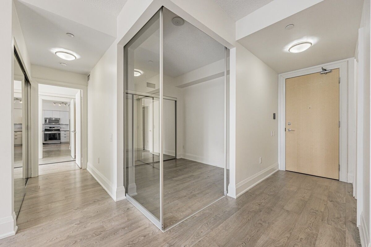 30 Roehampton Avenue 413
