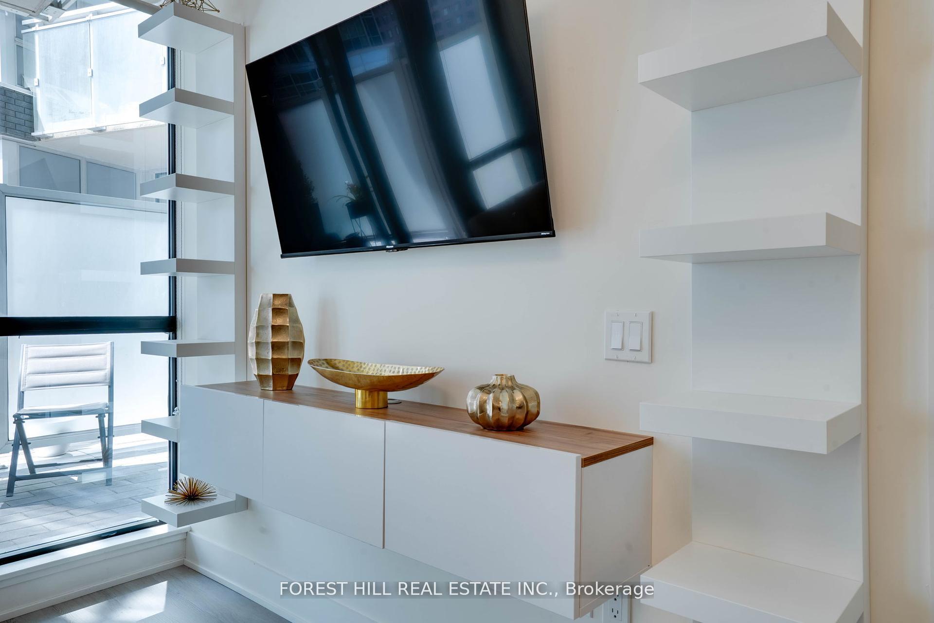 2 Bedrooms Condo at 2908 Highway 7, Vaughan For sale