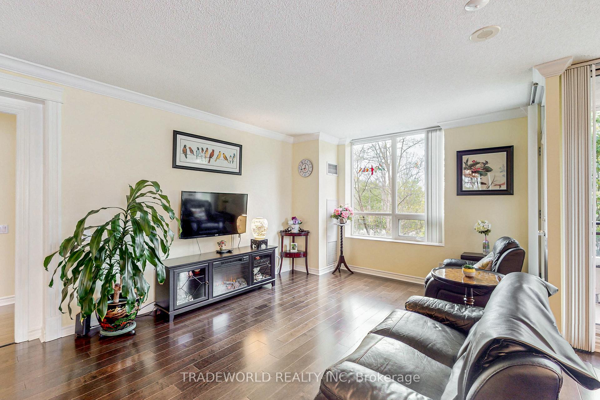 2 Bedrooms Condo at 18 William Carson, Toronto For sale