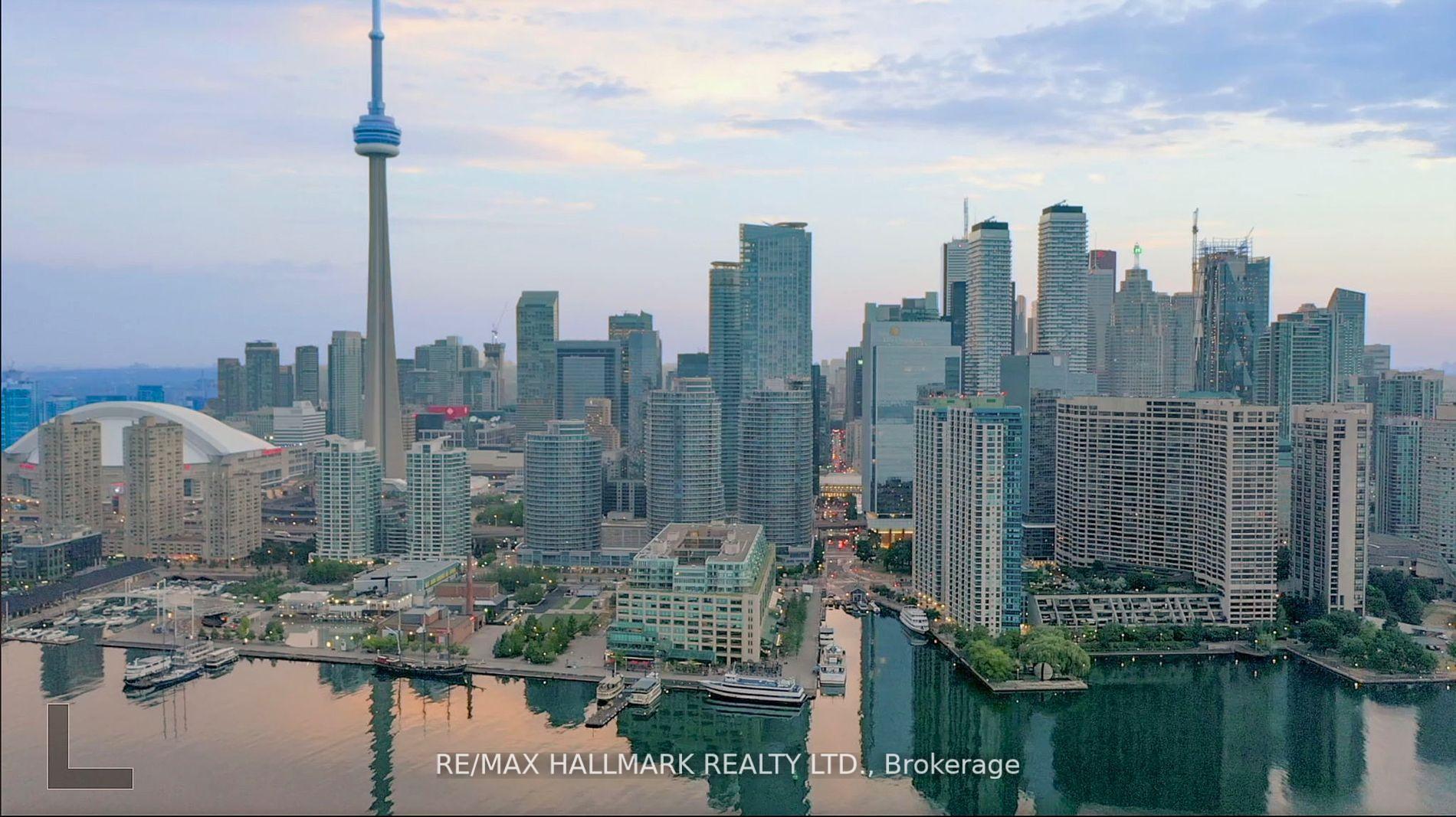 2 Bedrooms Condo at 77 Harbour, Toronto For sale