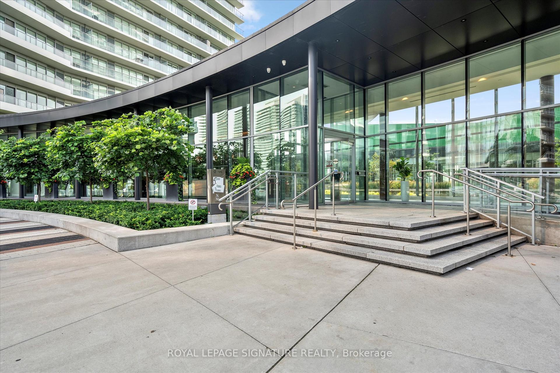 2 Bedrooms Condo at 117 McMahon, Toronto For sale