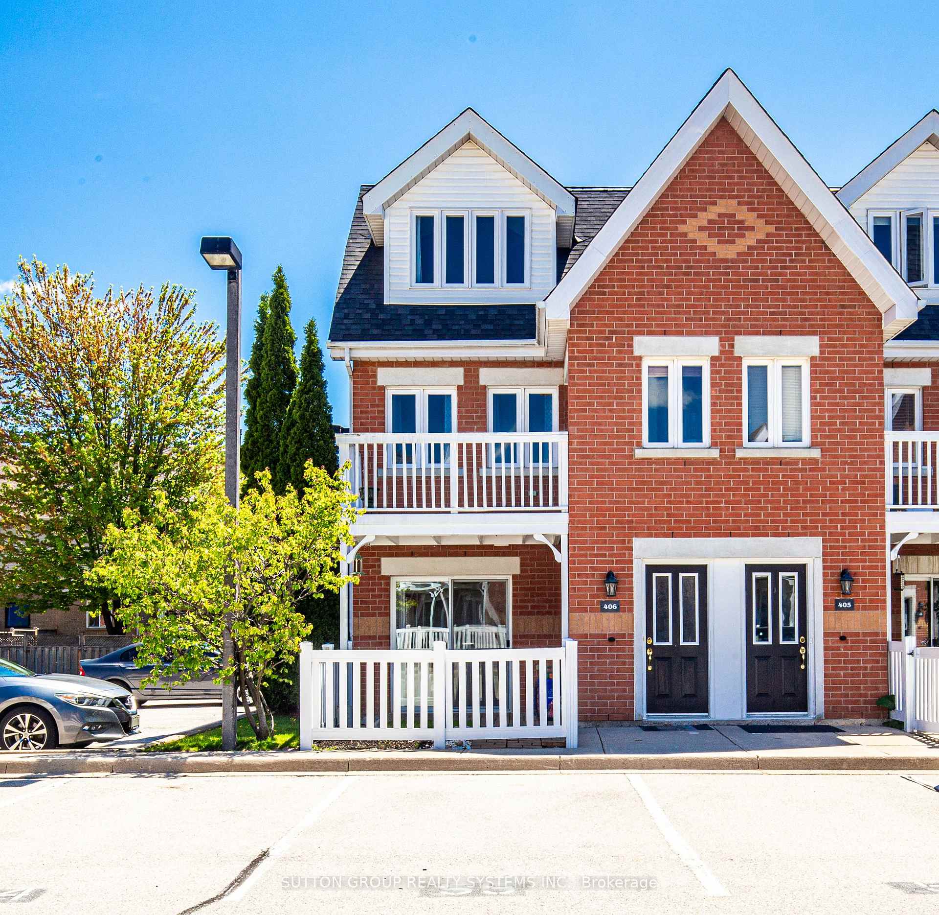 2 Bedrooms Condo at 1701 Lampman, Burlington For sale