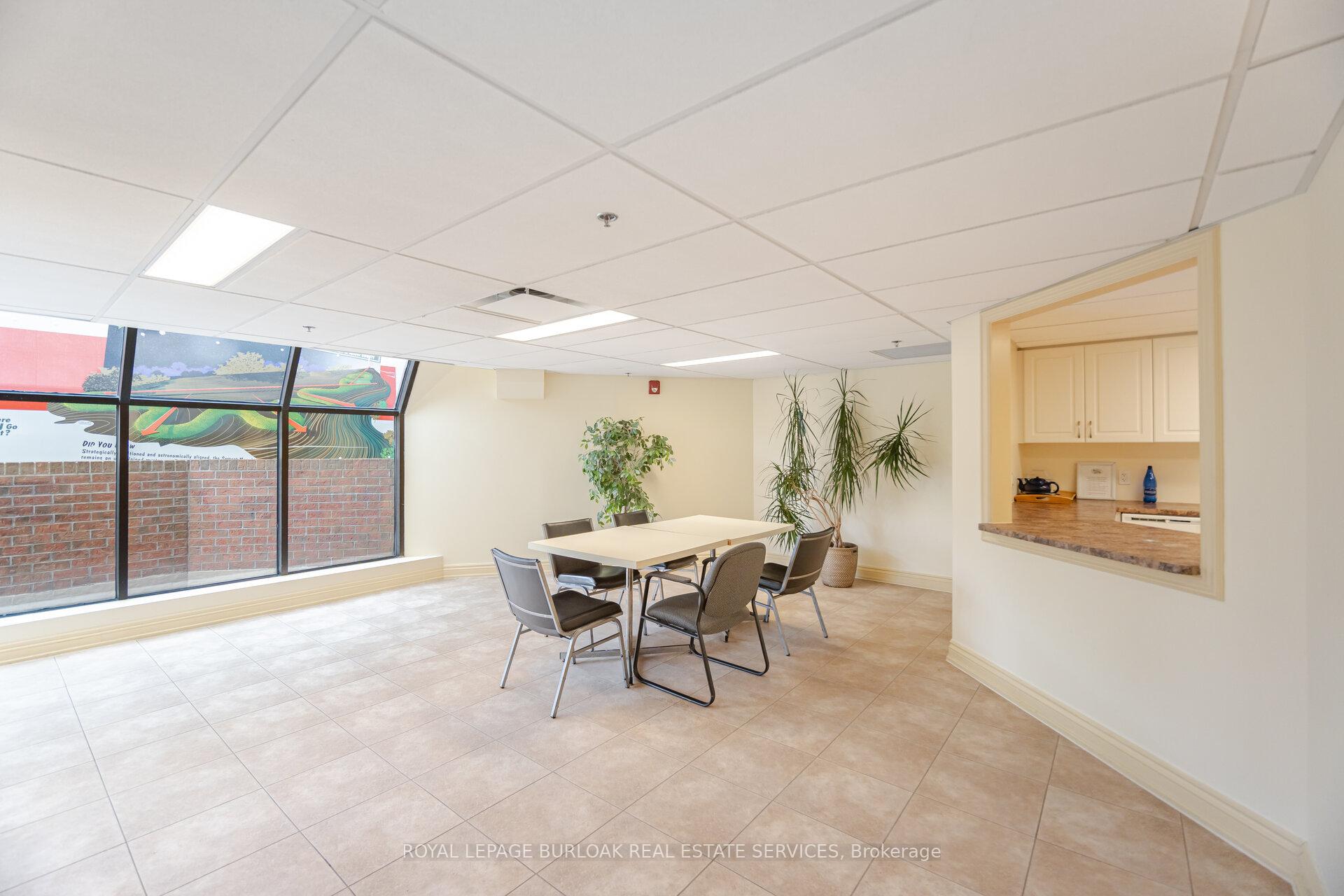 2 Bedrooms Condo at 1230 Marlborough, Oakville For sale