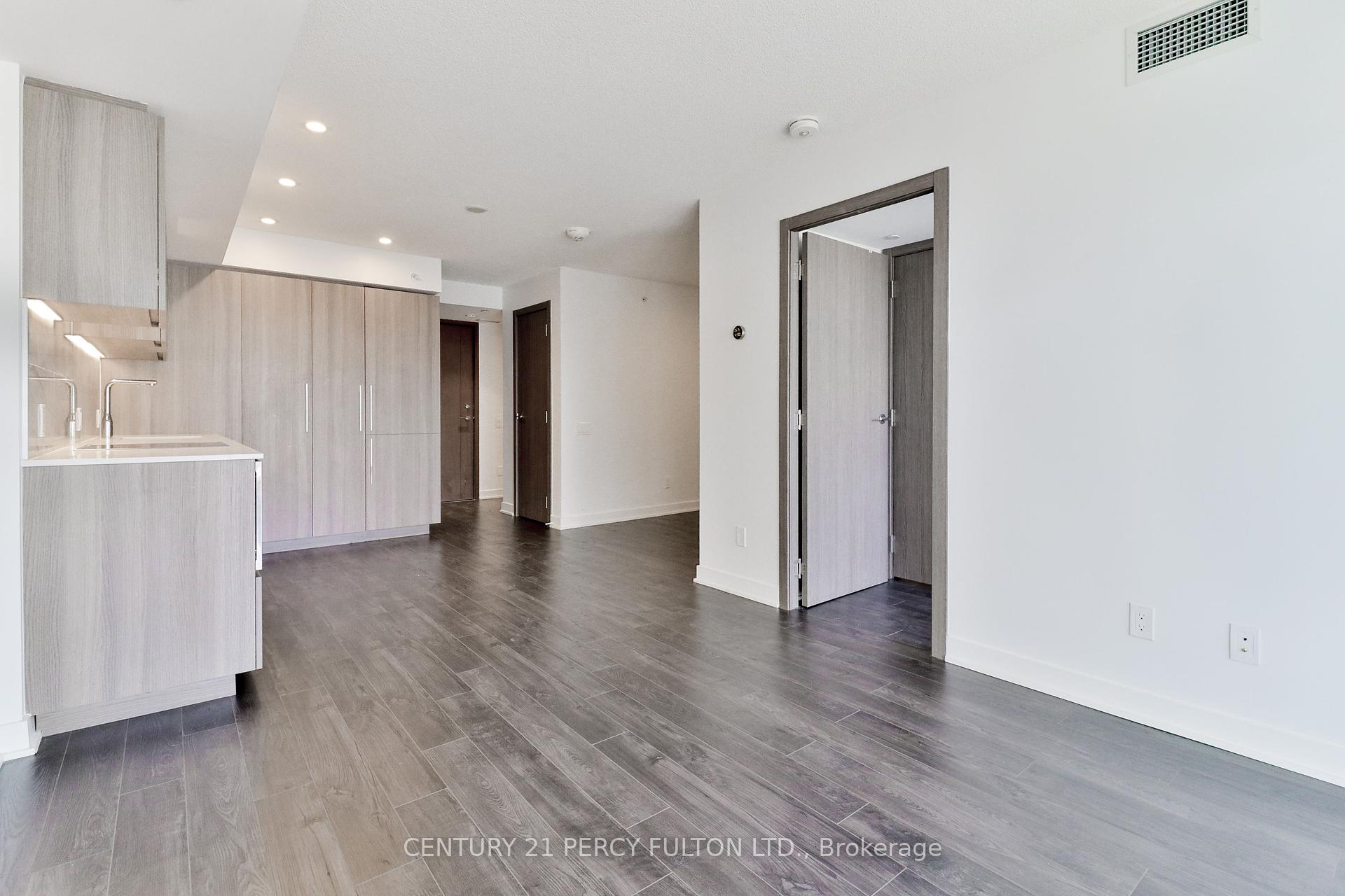 2 Bedrooms Condo at 19 Bathurst,  Toronto For sale