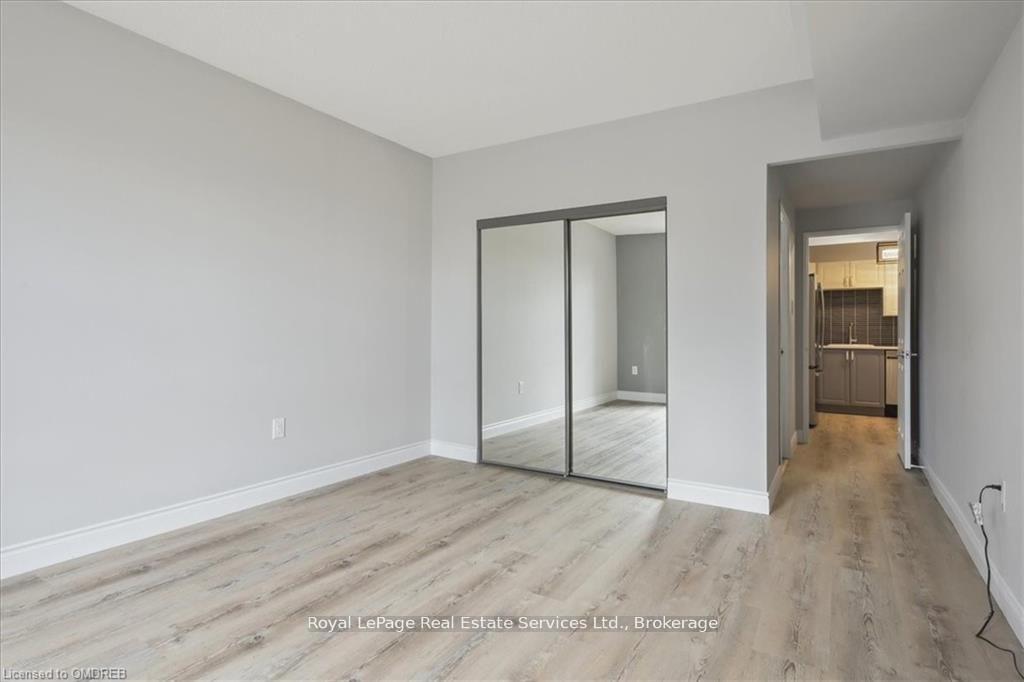 2 Bedrooms Condo at 162 REYNOLDS,  Oakville For sale