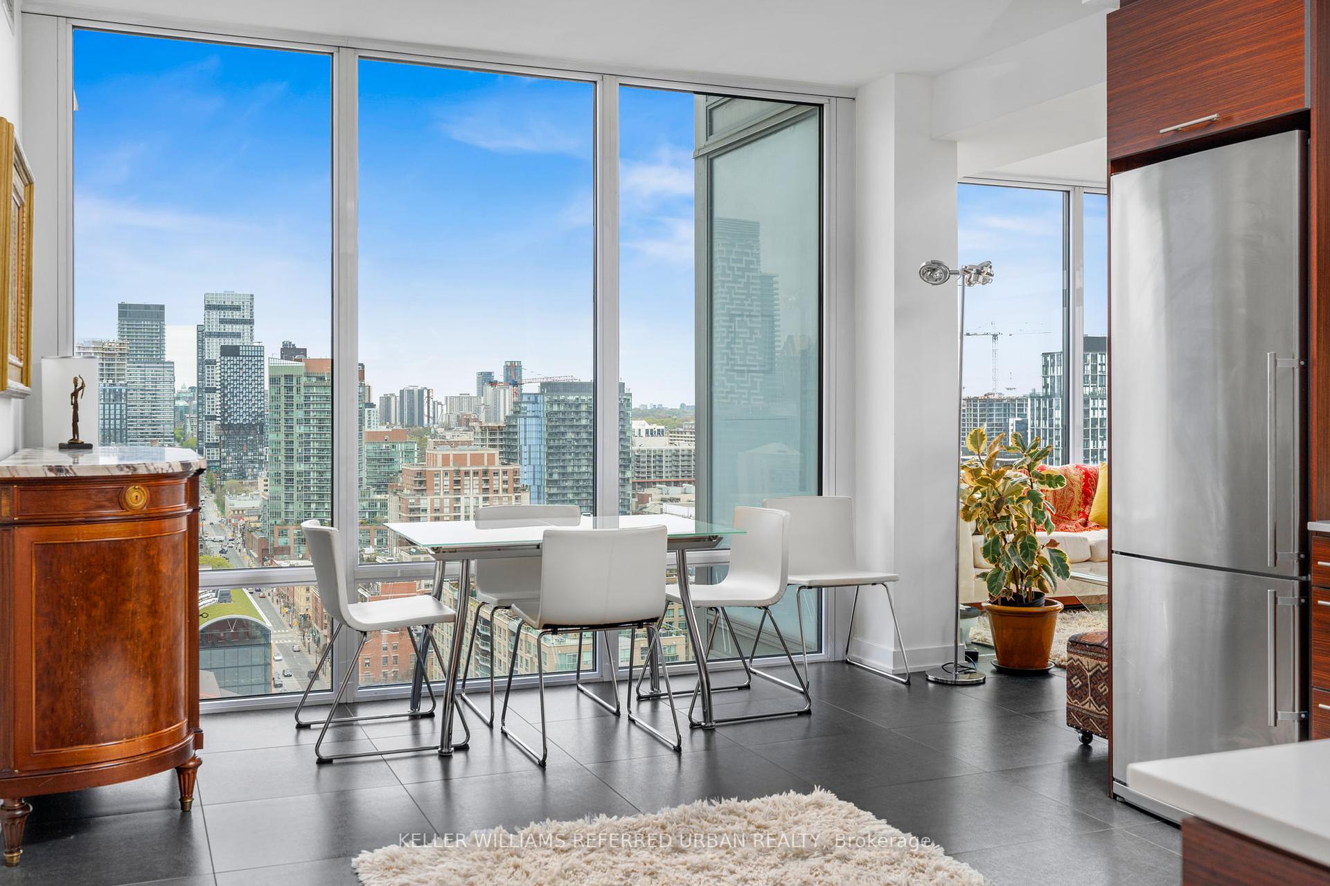 2 Bedrooms Condo at 1 Market, Toronto For sale