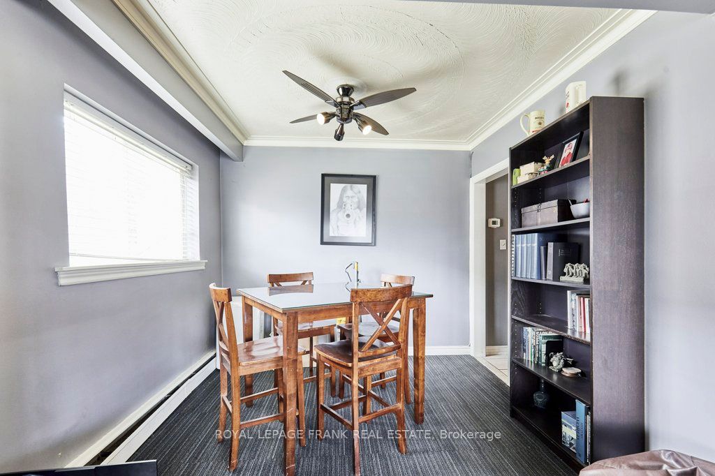 706 Dunlop Street W