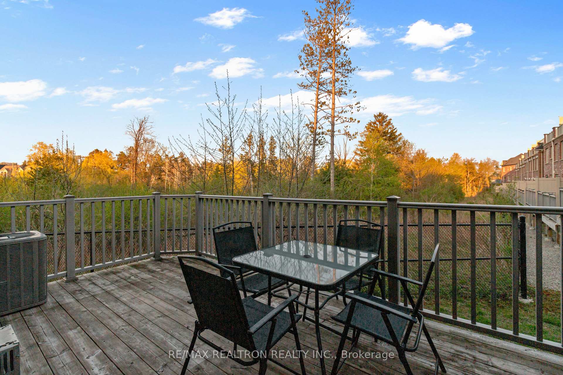 4 Bedrooms Condo at 1331 Major Mackenzie, Vaughan For sale