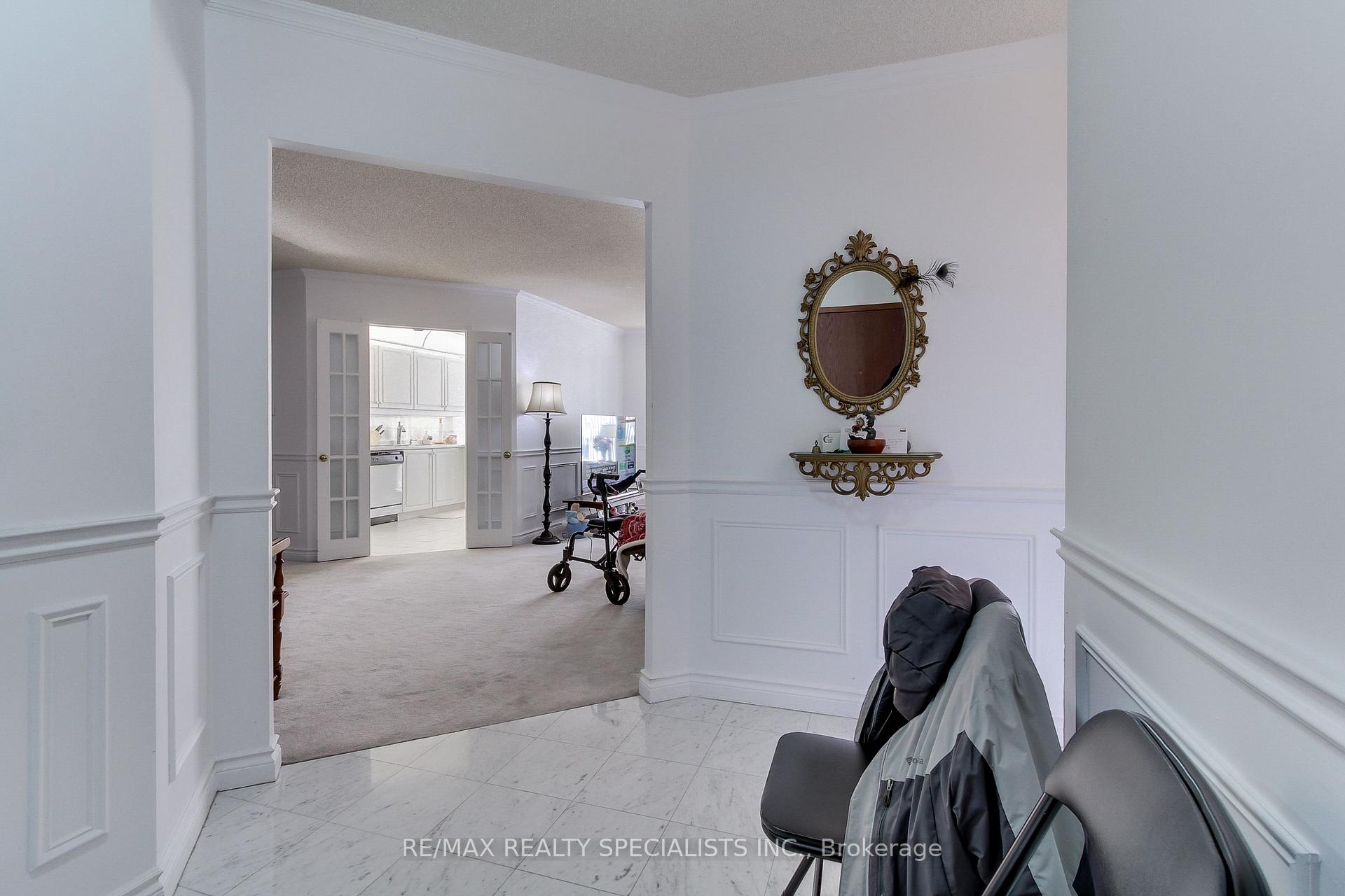 3 Bedrooms Condo at 168 Bonis, Toronto For sale
