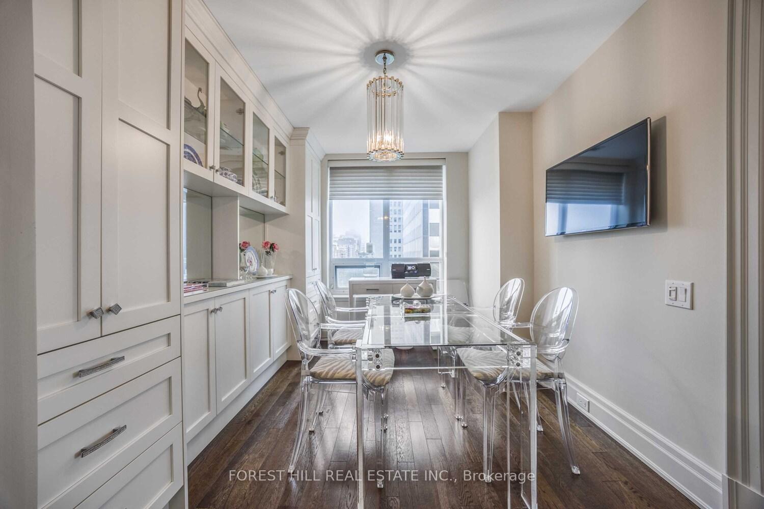 2 Bedrooms Condo at 155 St Clair, Toronto For sale
