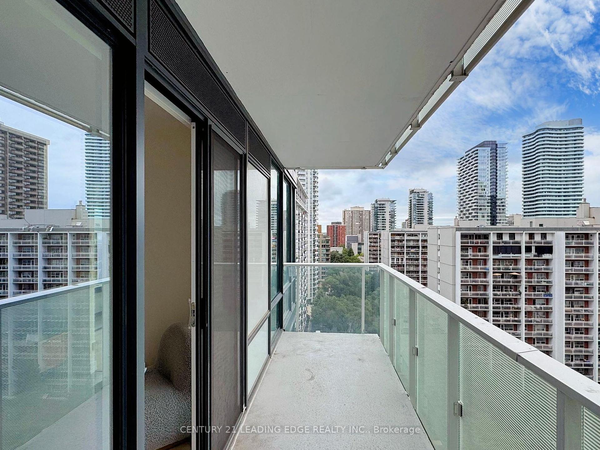 3 Bedrooms Condo at 501 Yonge, Toronto For sale