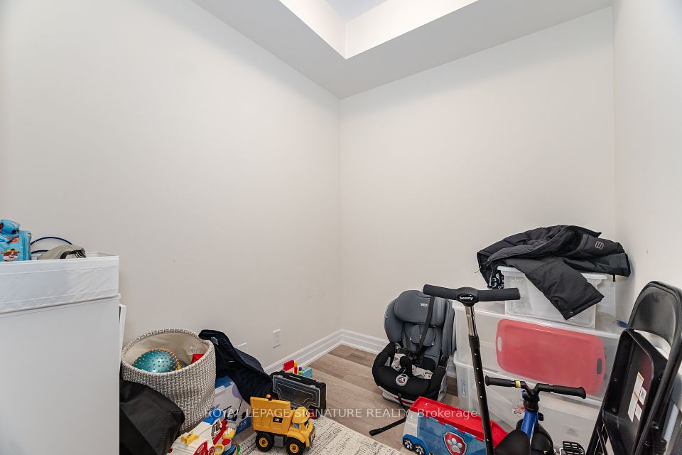 https://trreb-image.ampre.ca/leM9pfXus2n-S91Xwtga-eVWYnB0uBIanSrwv7vuYnQ/rs:fit:960:960/wm:.5:so:0:50:.4/wmsh:10/wmt:PHNwYW4gZm9yZWdyb3VuZD0nd2hpdGUnIGZvbnQ9JzY4Jz5ST1lBTCBMRVBBR0UgU0lHTkFUVVJFIFJFQUxUWSwgQnJva2VyYWdlPC9zcGFuPg/cb:20250506150352/L3RycmViL2xpc3RpbmdzLzQwLzkzLzM5LzU0L3AvMmUwY2QyMGMtYTFmMy00M2MzLWFjOTItNGMzZTJiZWJhZmIyLmpwZw.jpg
