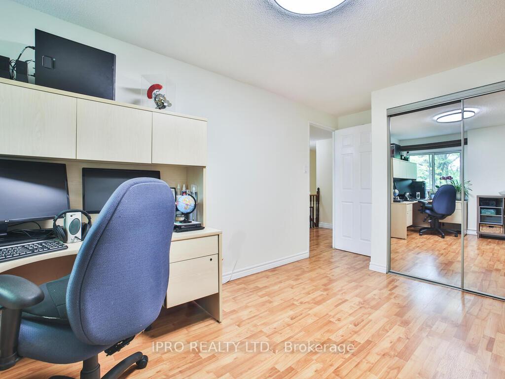 4 Bedrooms Condo at 485 Meadows, Mississauga For sale