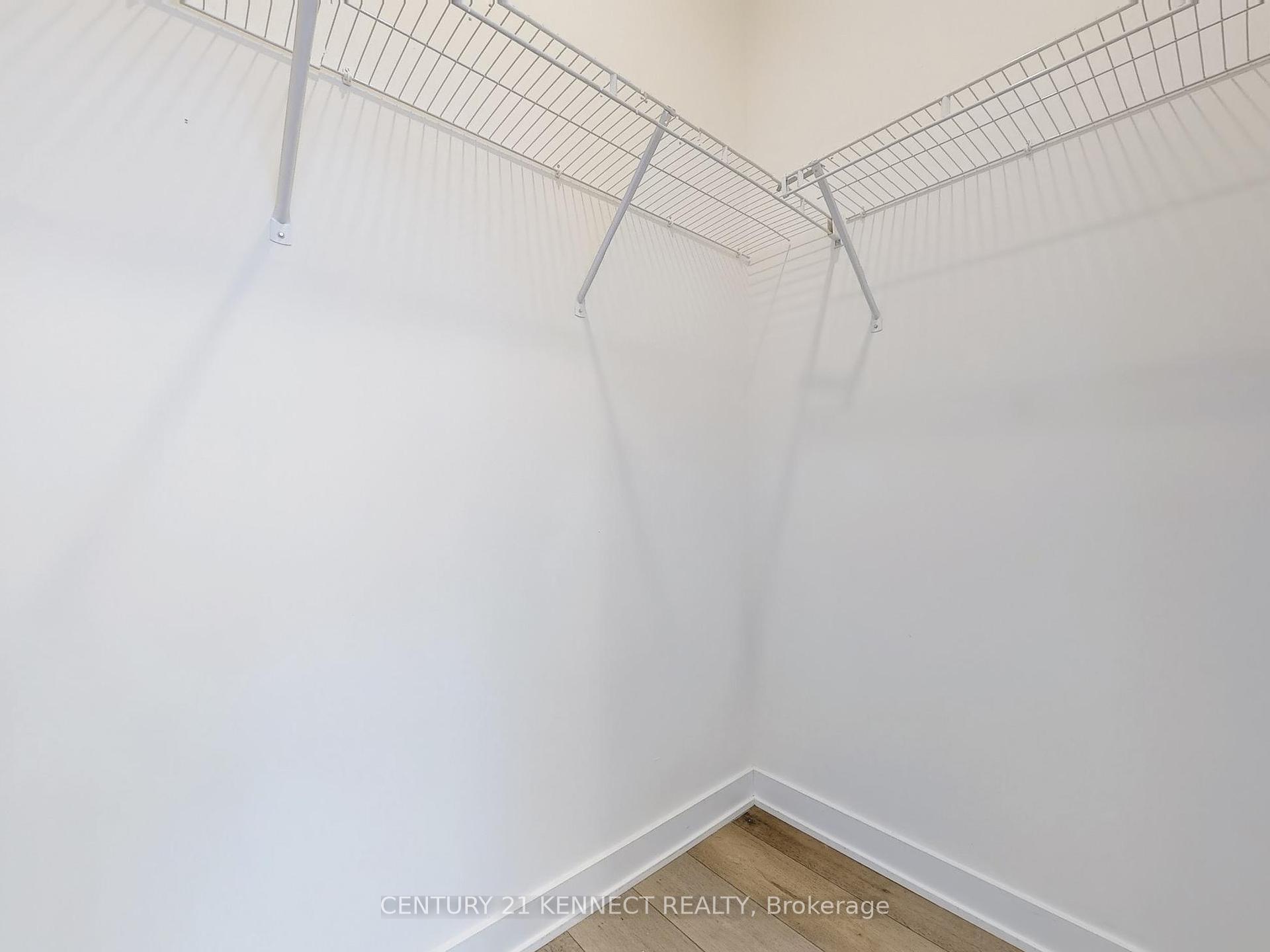 1 Bedroom Condo at 10 Honeycrispy, Vaughan For sale