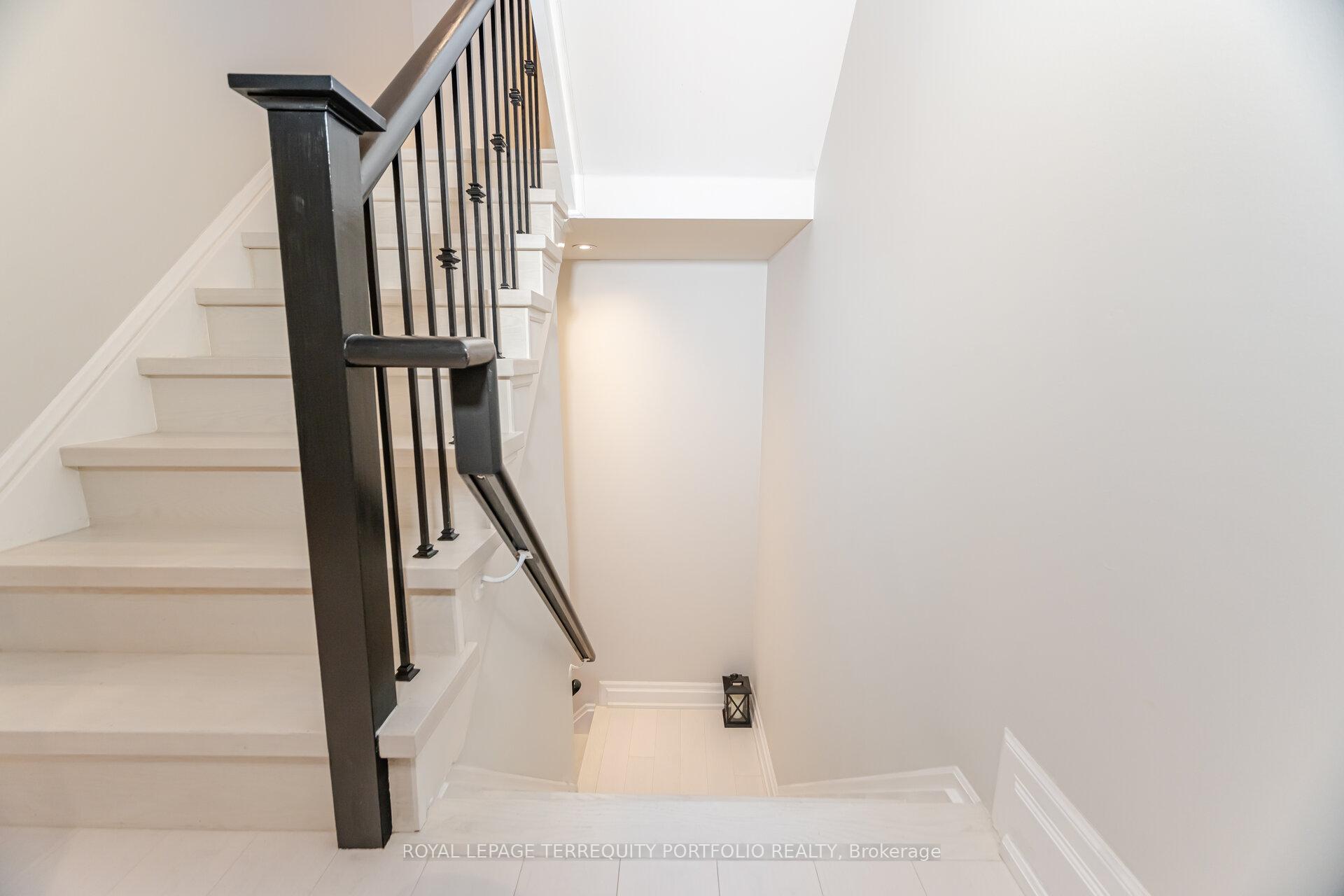 4 Bedrooms Condo at 51 York Mills,  Toronto For sale