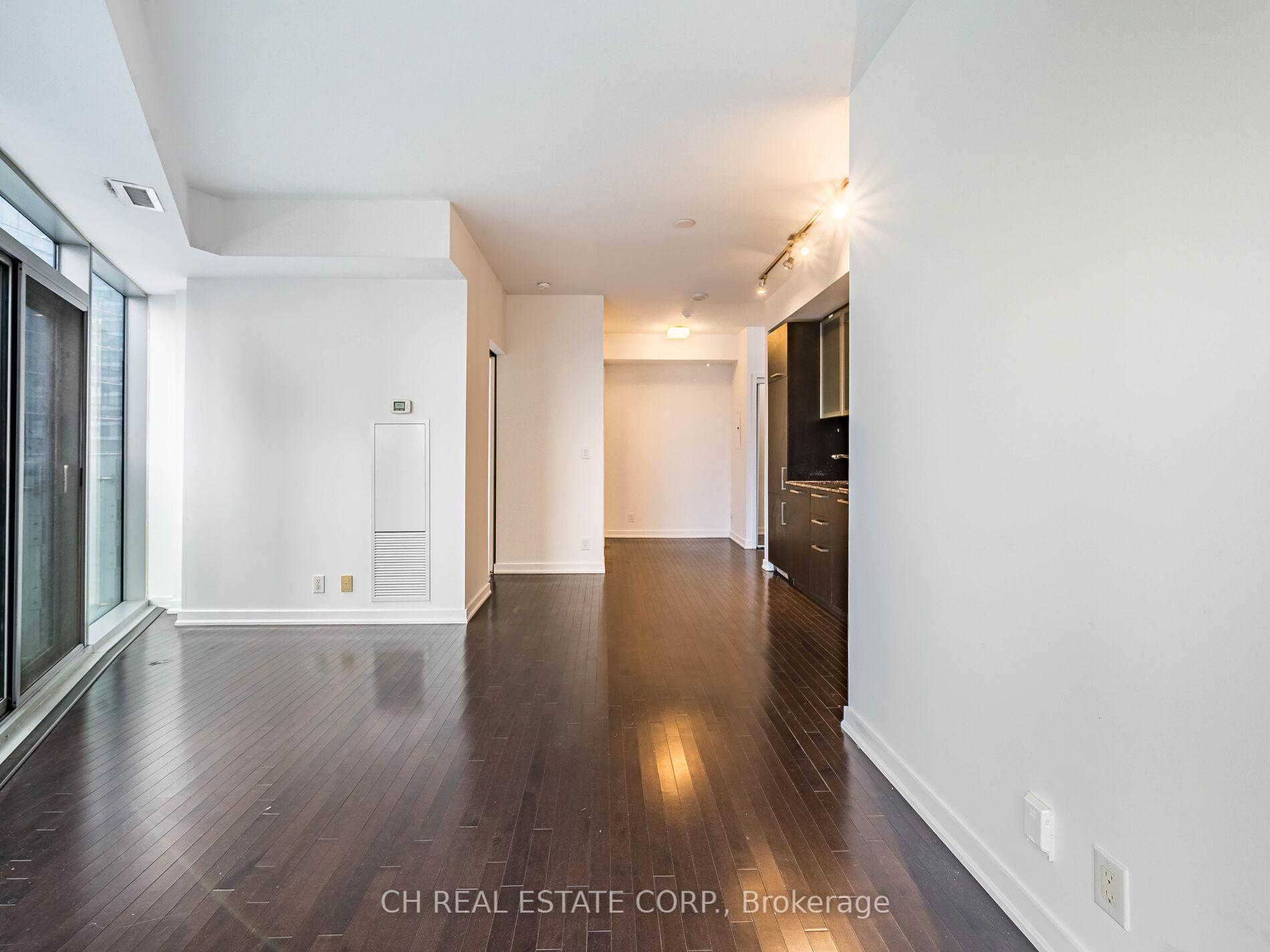 2 Bedrooms Condo at 12 York,  Toronto For sale