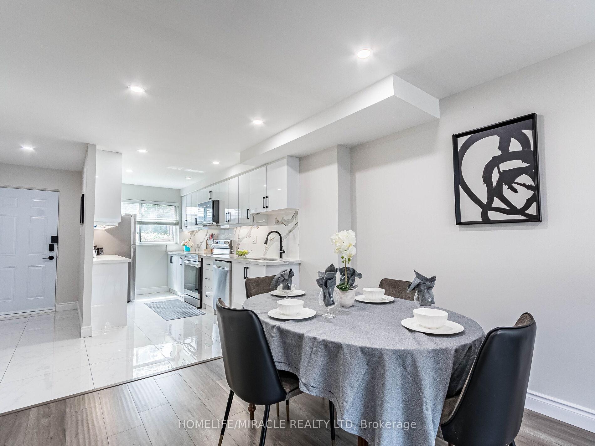 5 Bedrooms Condo at 180 Mississauga Valley, Mississauga For sale