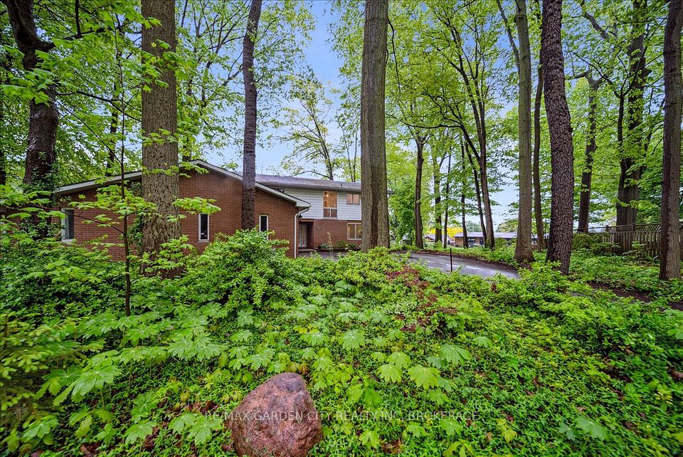 10 OAK Lane, Pelham, ON L0S 1E2
