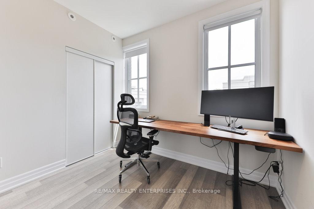 2 Bedrooms Condo at 657 Cricklewood, Mississauga For sale