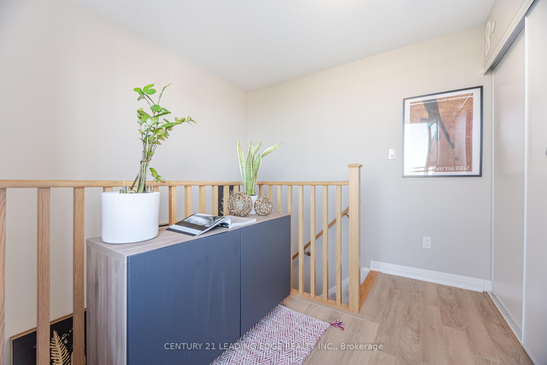 2 Bedrooms Condo at 650 Atwater, Mississauga For sale