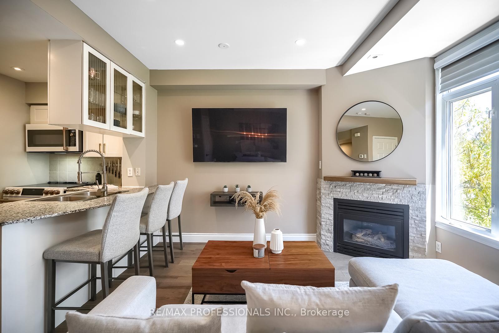 3 Bedrooms Condo at 32 Stadium, Toronto For sale