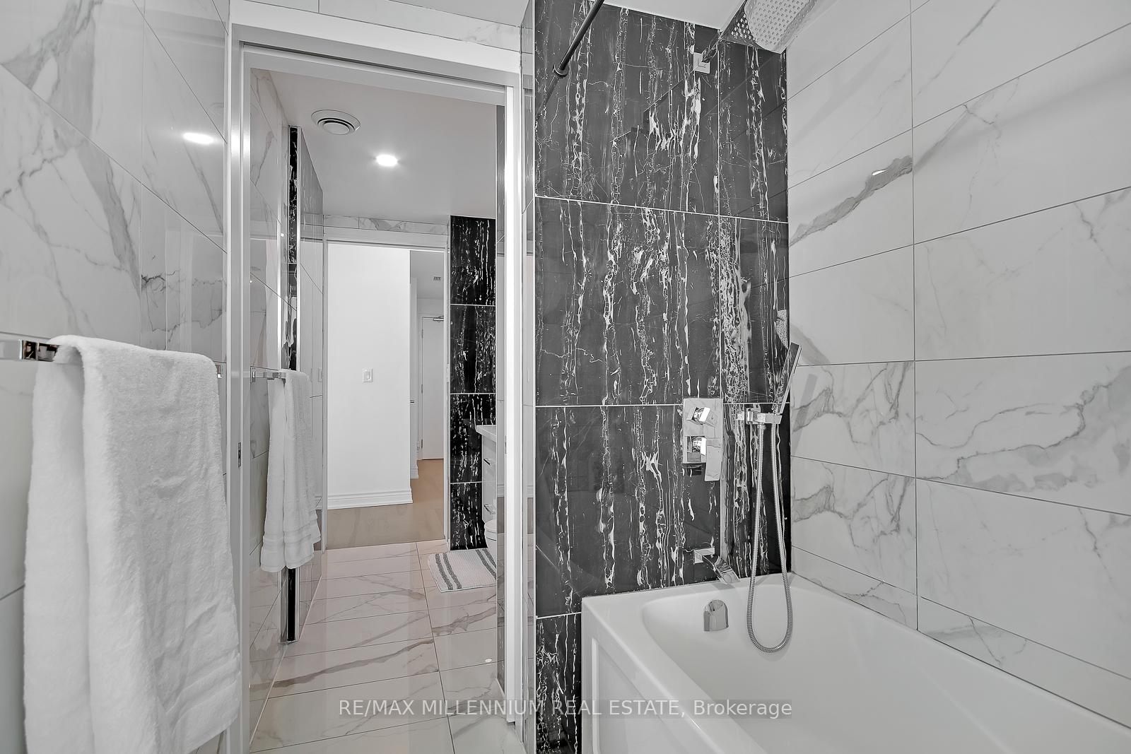 3 Bedrooms Condo at 12 York,  Toronto For sale
