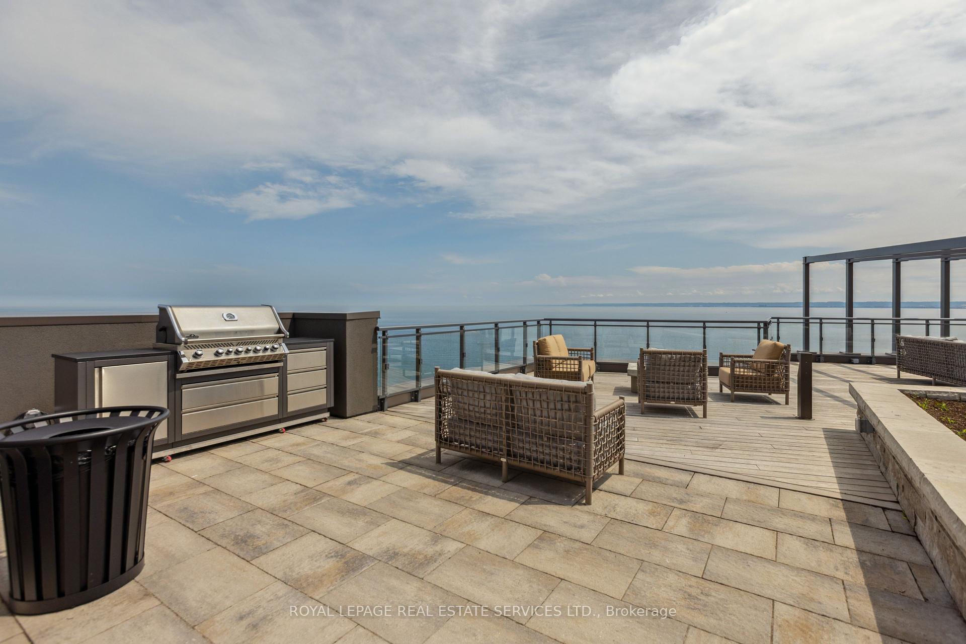 3 Bedrooms Condo at 2060 Lakeshore, Burlington For sale