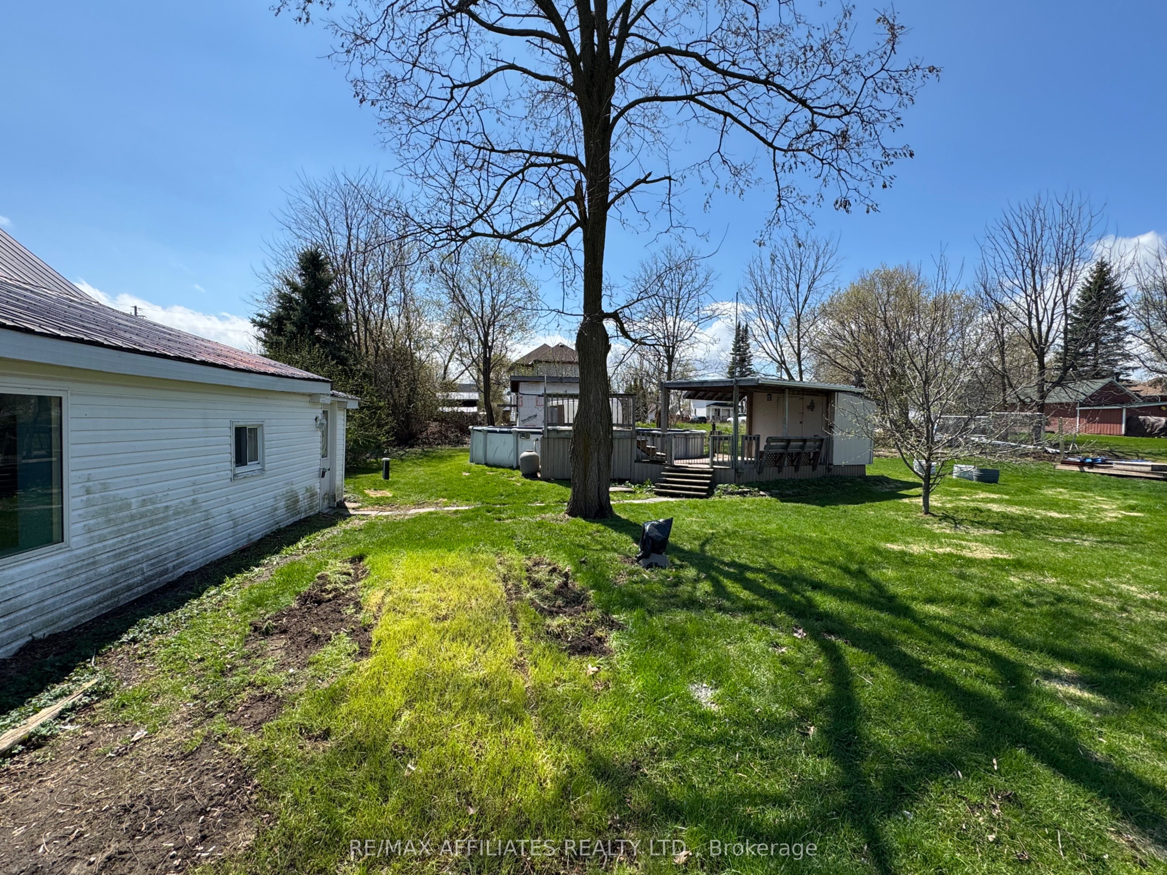 10 Charlotte Street, Montague, ON K7A 2X7