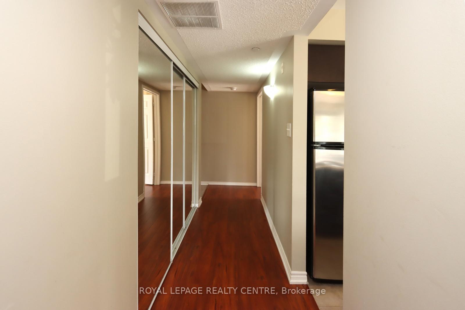 2 Bedrooms Condo at 5100 Winston Churchill, Mississauga For sale