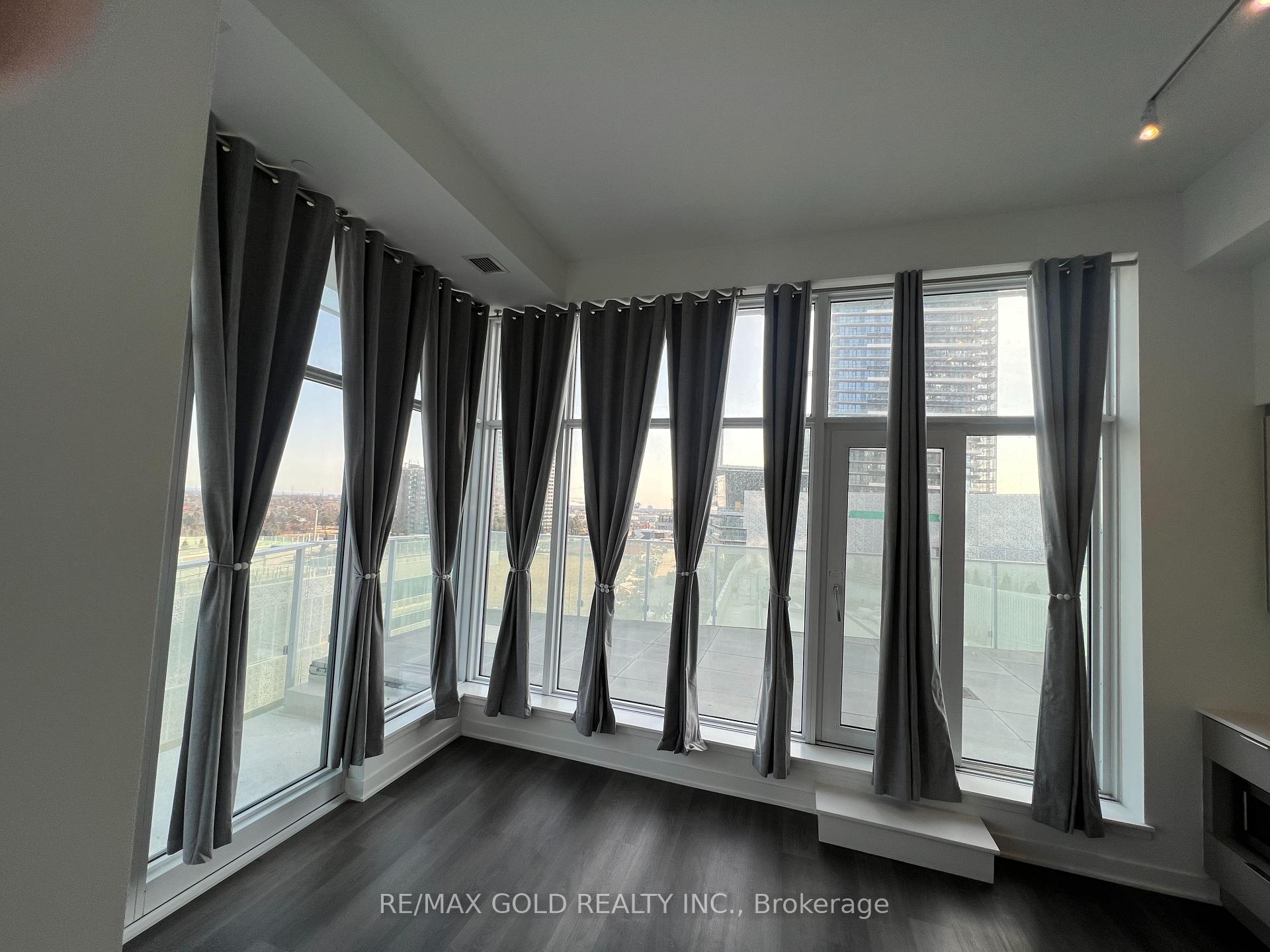 3 Bedrooms Condo at 3900 Confederation,  Mississauga For sale