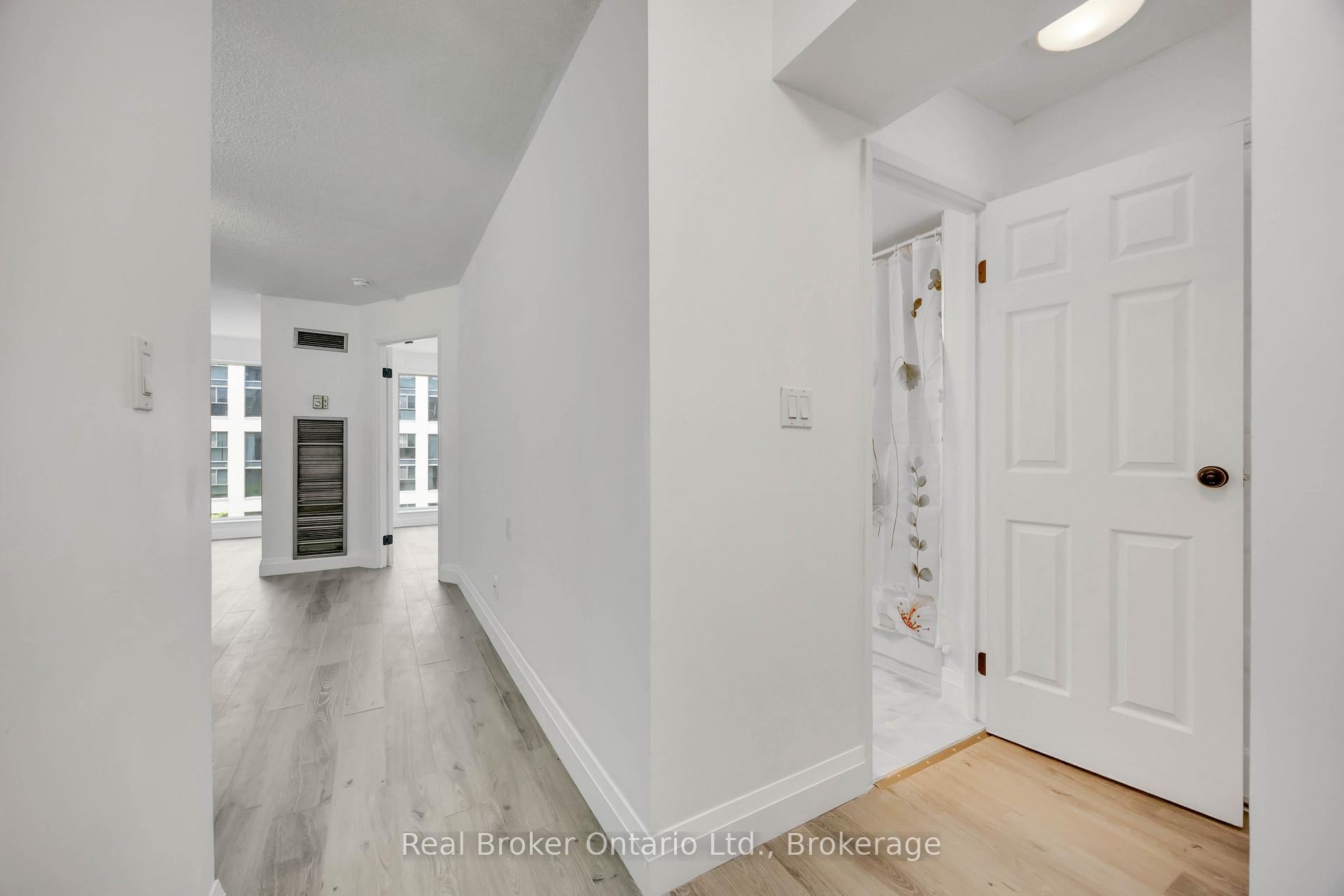 2 Bedrooms Condo at 222 The Esplanade, Toronto For sale